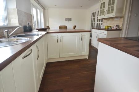 4 bedroom Semi-detached house to let in Erica Way, Horsham, RH12