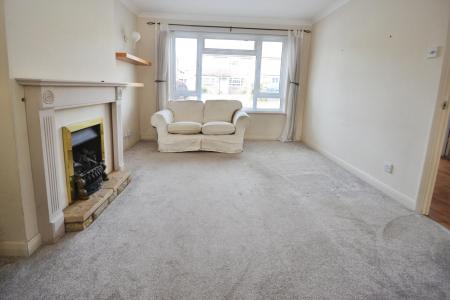 4 bedroom Semi-detached house to let in Erica Way, Horsham, RH12