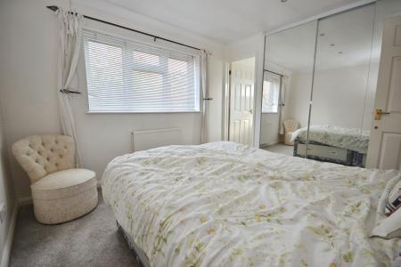 4 bedroom Semi-detached house to let in Erica Way, Horsham, RH12