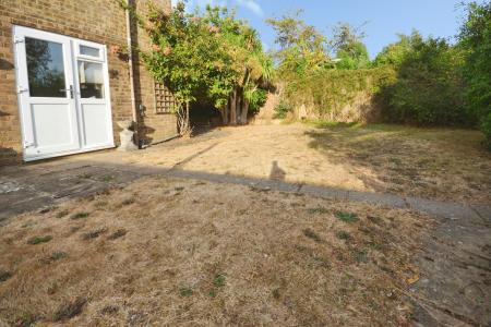4 bedroom Semi-detached house to let in Erica Way, Horsham, RH12