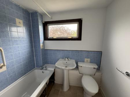 3 bedroom End of terrace house to let in Juxon Close, Bewbush, Crawley, RH11