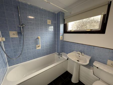 3 bedroom End of terrace house to let in Juxon Close, Bewbush, Crawley, RH11