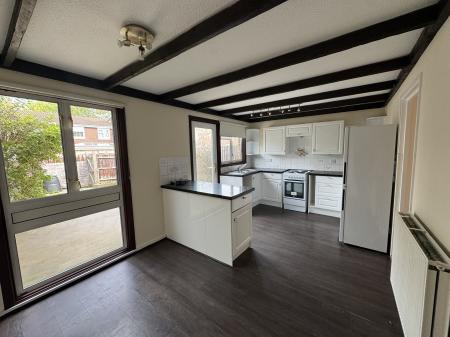 3 bedroom End of terrace house to let in Juxon Close, Bewbush, Crawley, RH11