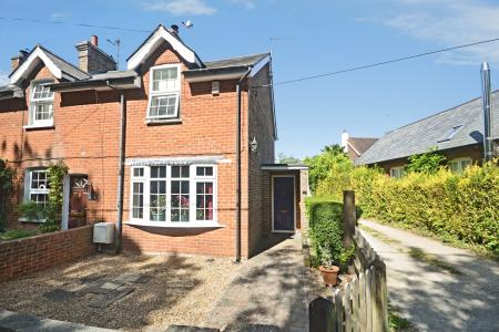 2 bedroom End of terrace house for sale in Ifield Road, Charlwood, RH6