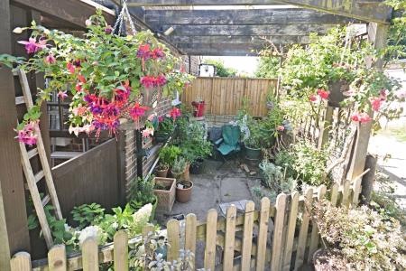 2 bedroom End of terrace house for sale in Ifield Road, Charlwood, RH6