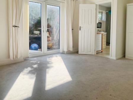 4 bedroom Semi-detached house for sale in Erica Way, Horsham, RH12