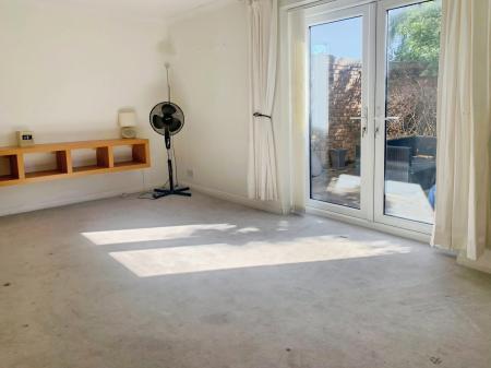 4 bedroom Semi-detached house for sale in Erica Way, Horsham, RH12