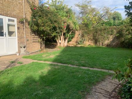 4 bedroom Semi-detached house for sale in Erica Way, Horsham, RH12