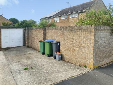 4 bedroom Semi-detached house for sale in Erica Way, Horsham, RH12