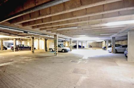 2 bedroom Apartment to let in Albion Way, Horsham, RH12