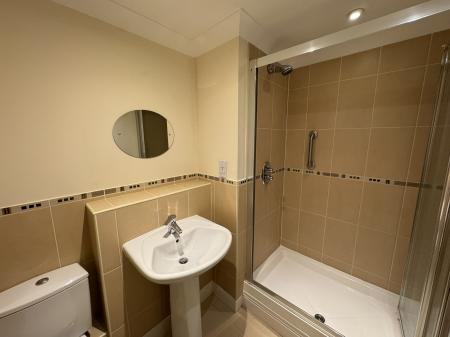 2 bedroom Apartment to let in Albion Way, Horsham, RH12