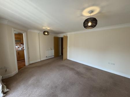 2 bedroom Apartment to let in Albion Way, Horsham, RH12