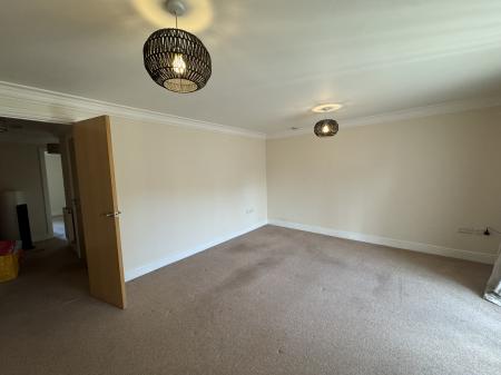 2 bedroom Apartment to let in Albion Way, Horsham, RH12