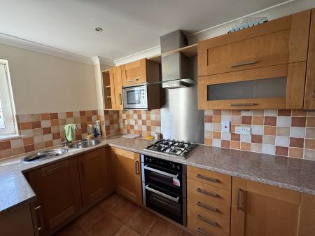 2 bedroom Apartment to let in Albion Way, Horsham, RH12
