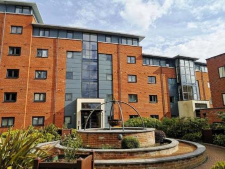 2 bedroom Apartment to let in Albion Way, Horsham, RH12
