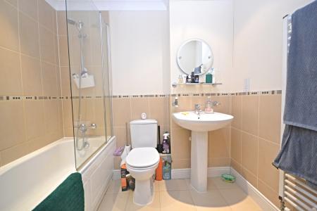 2 bedroom Apartment to let in Albion Way, Horsham, RH12
