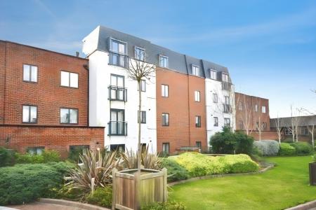 1 bedroom Apartment to let in Bishopric, Horsham, RH12