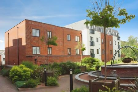 1 bedroom Apartment to let in Bishopric, Horsham, RH12