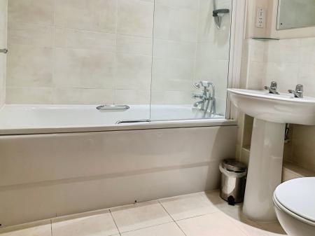 1 bedroom Apartment to let in Bishopric, Horsham, RH12