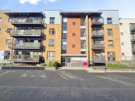 2 bedroom Apartment to let in Commonwealth Drive, Crawley, RH10