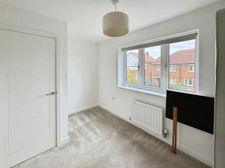 2 bedroom End of terrace house to let in Brighton Link, Faygate, RH12