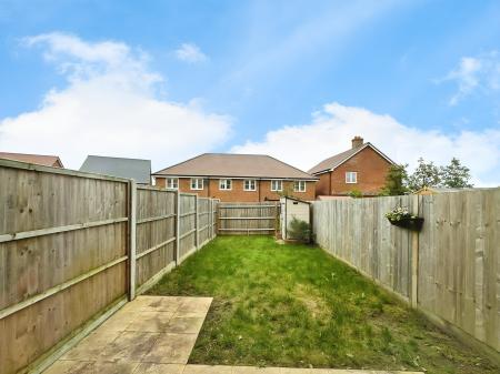 2 bedroom End of terrace house to let in Brighton Link, Faygate, RH12