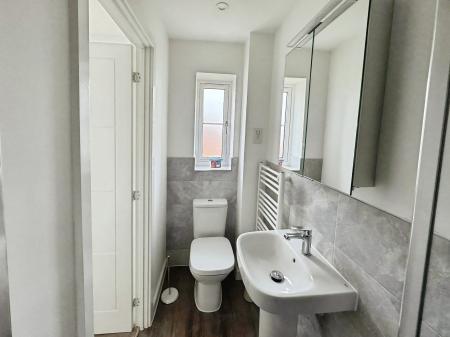 2 bedroom End of terrace house to let in Brighton Link, Faygate, RH12