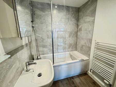 2 bedroom End of terrace house to let in Brighton Link, Faygate, RH12