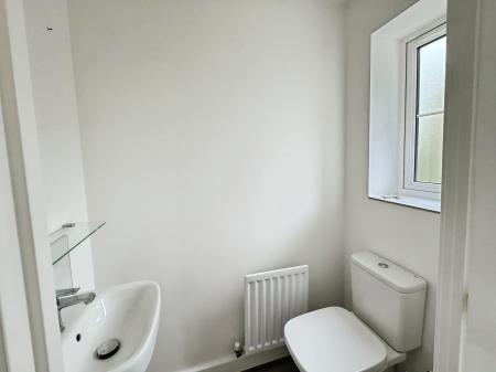 2 bedroom End of terrace house to let in Brighton Link, Faygate, RH12