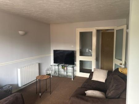 2 bedroom Flat to let in Wallis Way, Horsham, RH13