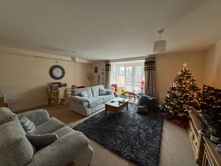 2 bedroom Flat to let in Stone Court, Worth, Crawley, RH10