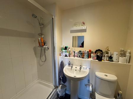 2 bedroom Flat to let in Stone Court, Worth, Crawley, RH10