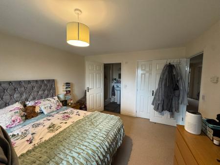 2 bedroom Flat to let in Stone Court, Worth, Crawley, RH10