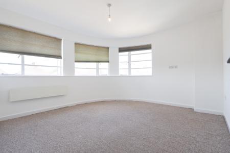 3 bedroom Flat for sale in Roe Farm Lane, Chaddesden, Derby, DE21