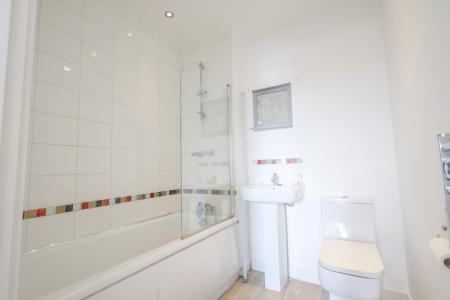 3 bedroom Flat for sale in Roe Farm Lane, Chaddesden, Derby, DE21