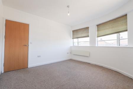 3 bedroom Flat for sale in Roe Farm Lane, Chaddesden, Derby, DE21