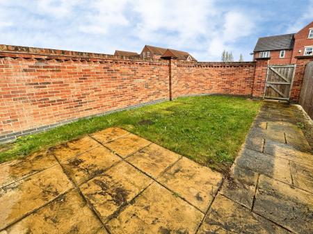 3 bedroom Town house to let in Queensbury Park Drive, Shelton Lock, Derby, DE24