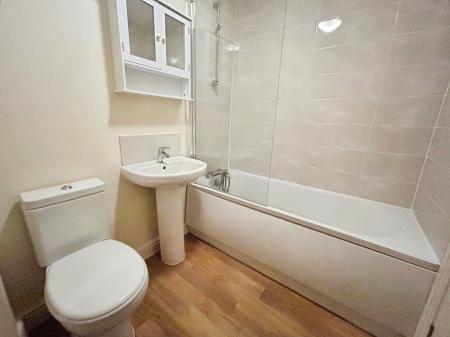 3 bedroom Town house to let in Queensbury Park Drive, Shelton Lock, Derby, DE24