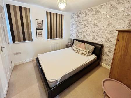 3 bedroom Town house to let in Queensbury Park Drive, Shelton Lock, Derby, DE24