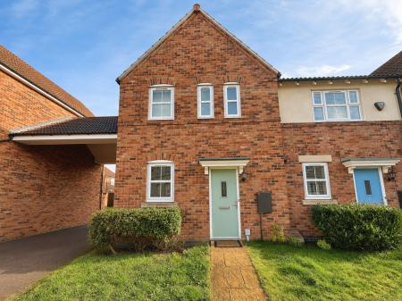 3 bedroom Town house to let in Queensbury Park Drive, Shelton Lock, Derby, DE24