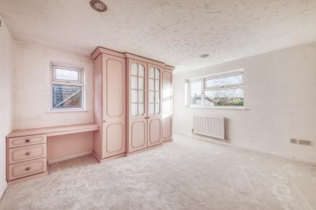 4 bedroom Detached house for sale in Latham Close, Burton on Trent, DE15