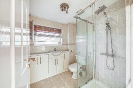 4 bedroom Detached house for sale in Latham Close, Burton on Trent, DE15