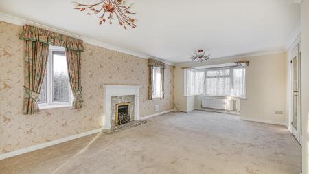 4 bedroom Detached house for sale in Latham Close, Burton on Trent, DE15