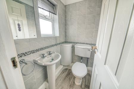 4 bedroom Detached house for sale in Latham Close, Burton on Trent, DE15