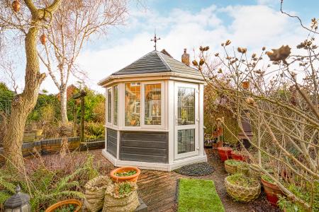 4 bedroom Detached house for sale in Latham Close, Burton on Trent, DE15