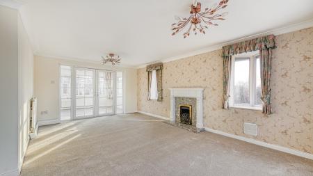 4 bedroom Detached house for sale in Latham Close, Burton on Trent, DE15