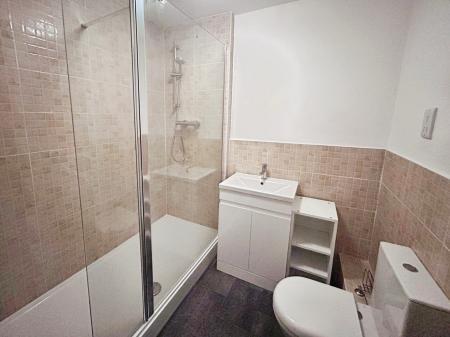 2 bedroom Flat to let in Drage Street, Chester Green, Derby, DE1