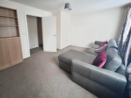 2 bedroom Flat to let in Drage Street, Chester Green, Derby, DE1