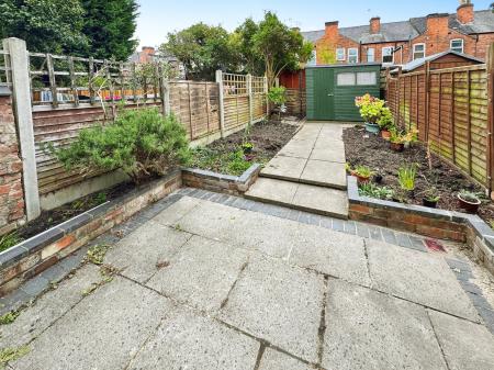2 bedroom Terraced House to let in King Alfred Street, City Centre, Derby, DE22