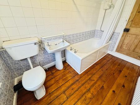 2 bedroom Terraced House to let in King Alfred Street, City Centre, Derby, DE22